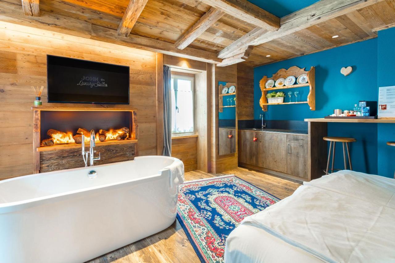 John Luxury Suites Folgaria Bagian luar foto